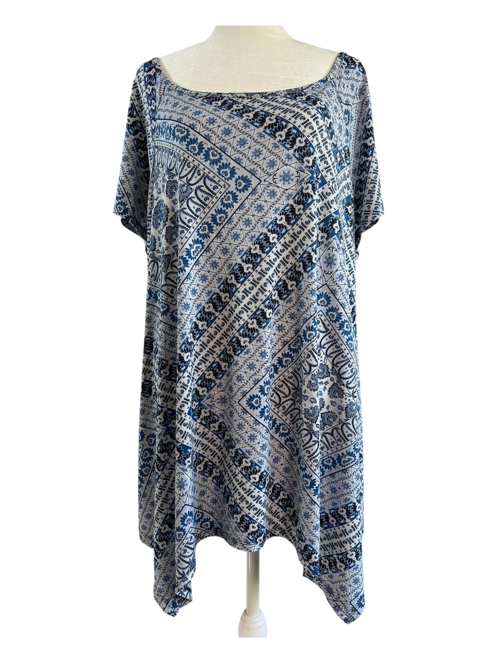 Cato Blue, Black & White Boho Pattern Women's Tunic Top Asymmetric Hem Sz 22/24W